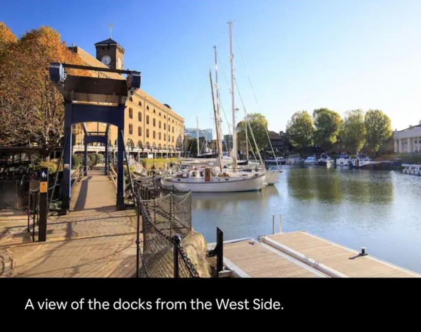 Historic Dutch Barge, Idyllic Location Hotel London Bagian luar foto