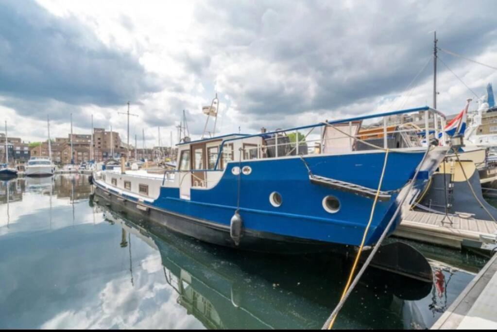 Historic Dutch Barge, Idyllic Location Hotel London Bagian luar foto